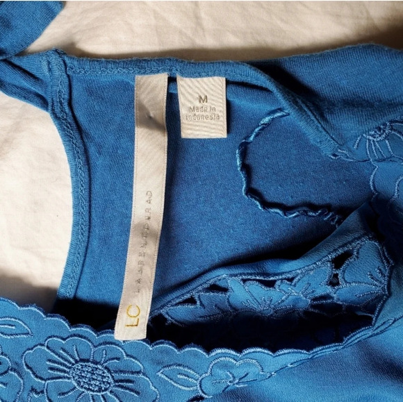 Lauren Conrad Sleeveless Blue Floral Embroidered Keyhole Back Shirt Size Medium - Picture 12 of 12